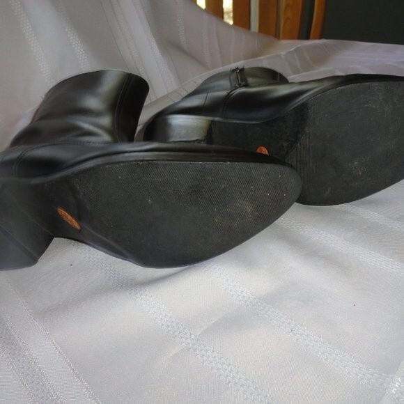 Laredo Western Boots 9" Tall, Size 10 Wide Rounded Toe - Picture 7 of 8